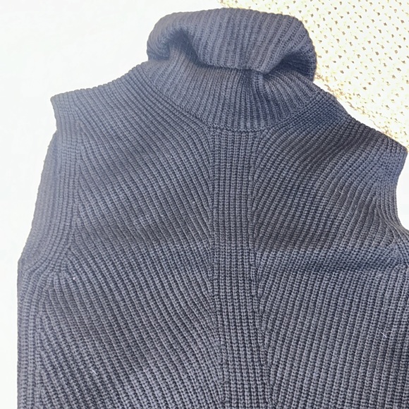 Express short sleeve turtleneck sweater vest - Picture 7 of 7
